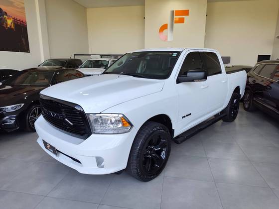 RAM CLASSIC 5.7 V8 GASOLINA LARAMIE NIGHT EDITION CD 4X4 AUTOMÁTICO RAM CLASSIC 5.7 V8 GASOLINA LARAMIE NIGHT EDITION CD 4X4 AUTOMÁTICO